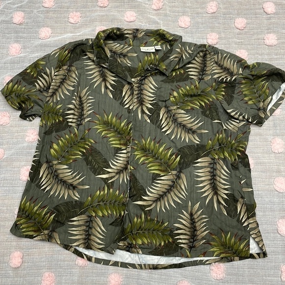 VINTAGE Woman’s White Stag button up jungle top - Picture 1 of 5